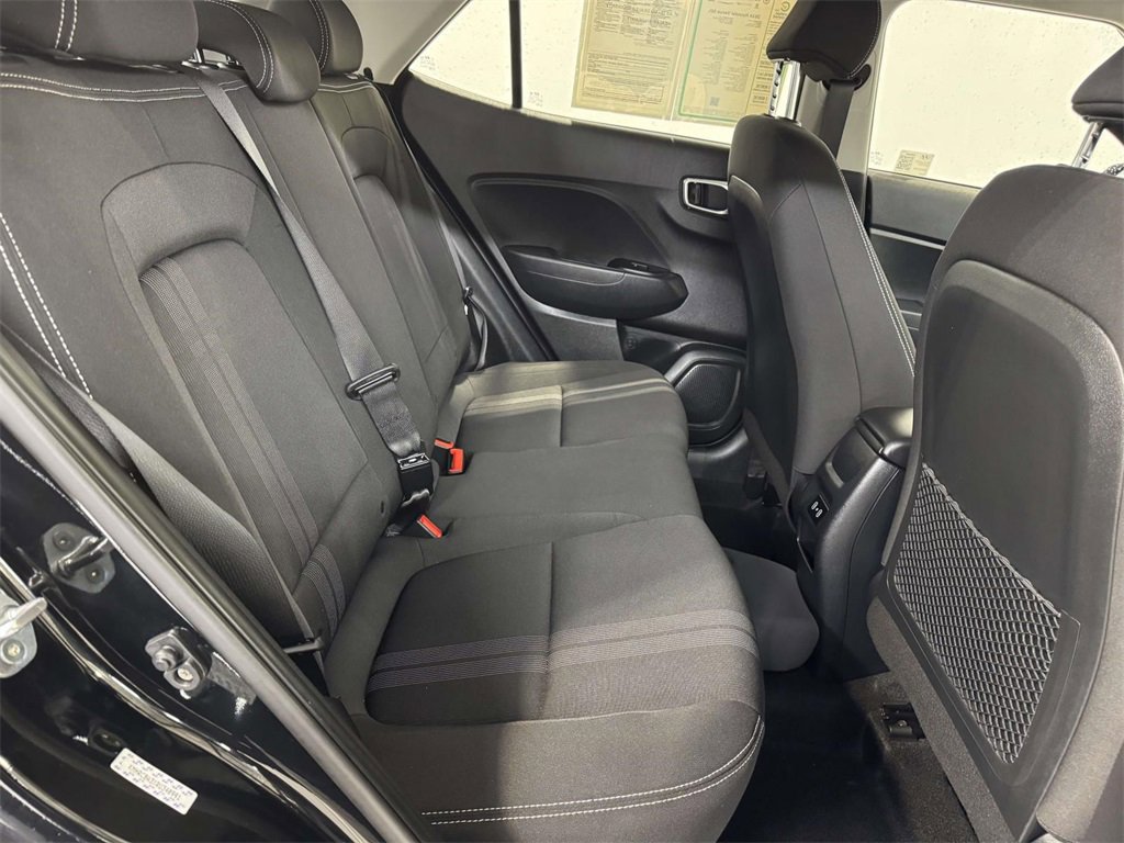 Used 2024 Hyundai Venue SEL image 13