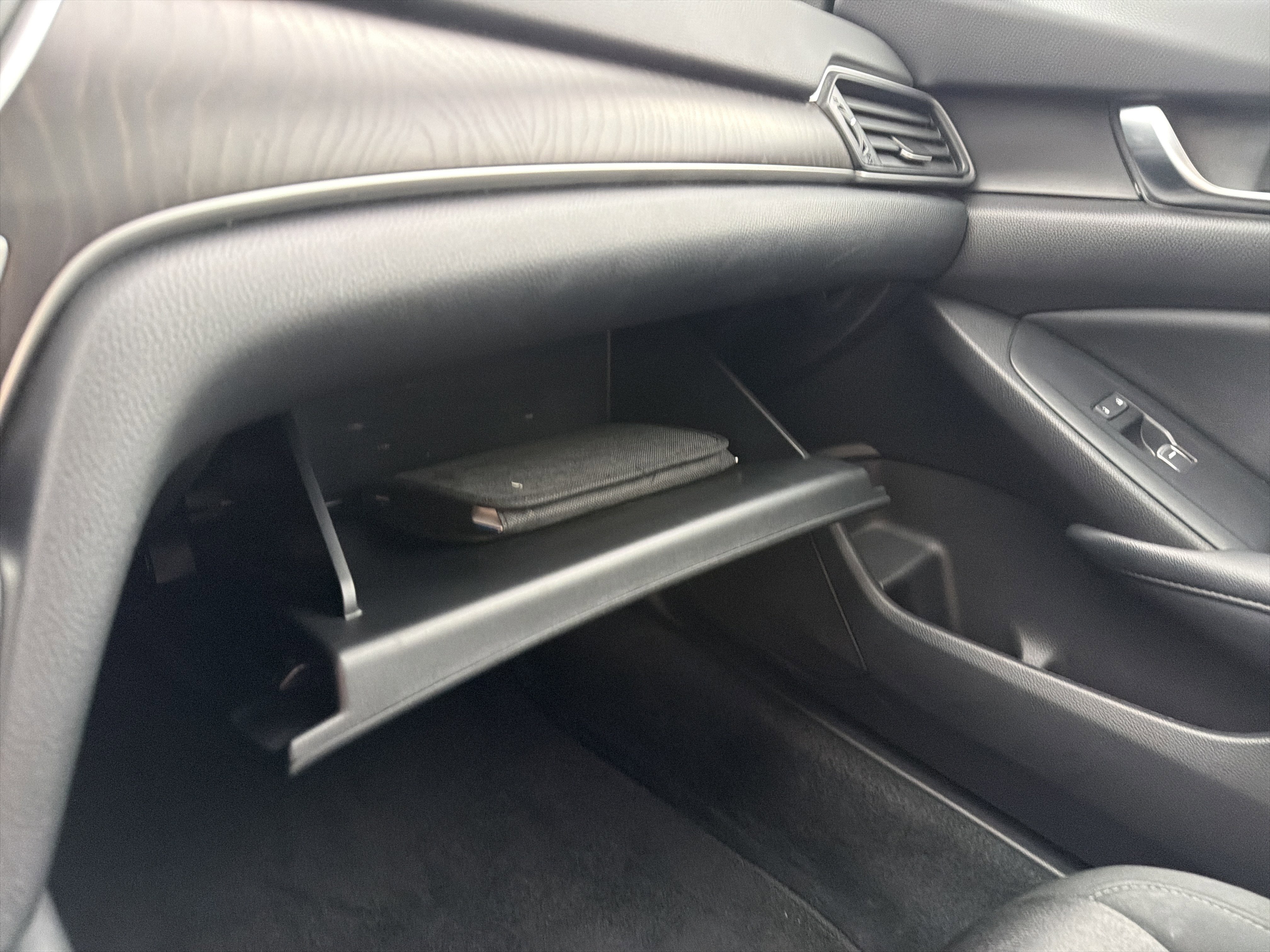 Used 2019 Honda Accord EX image 40