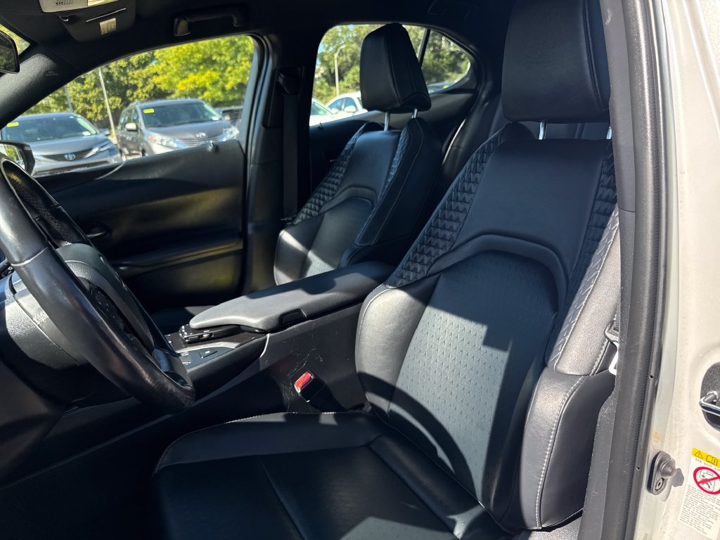 Used 2019 Lexus UX 200 w/ Accessory Package FWD image 15