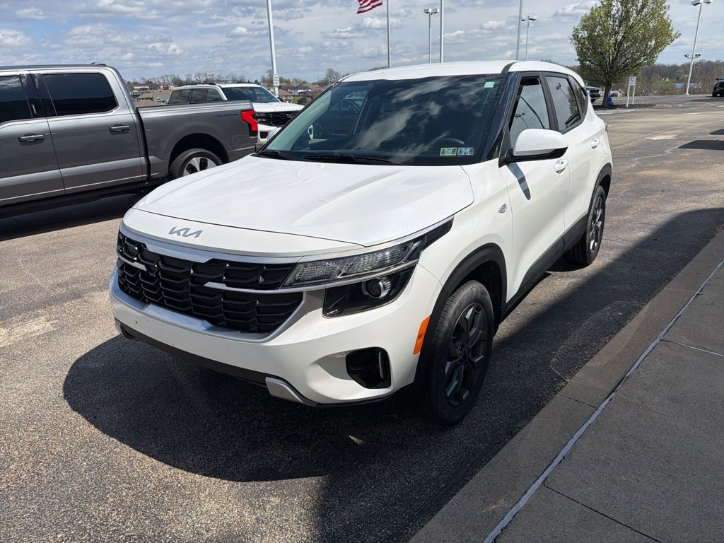 Certified 2024 Kia Seltos LX image 2