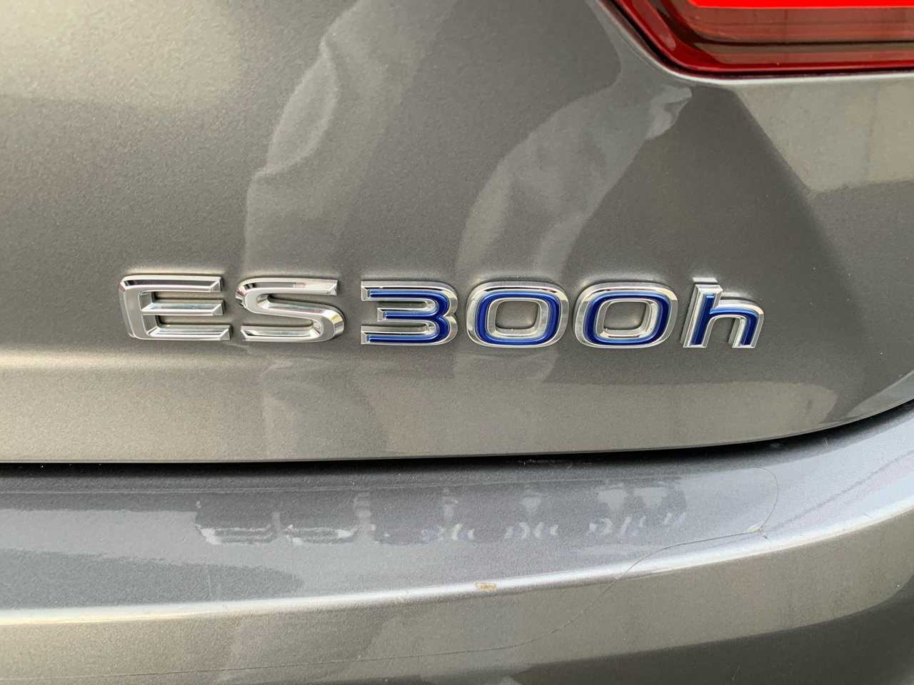 Used 2014 Lexus ES 300h w/ Luxury Package w/Bamboo Trim image 33