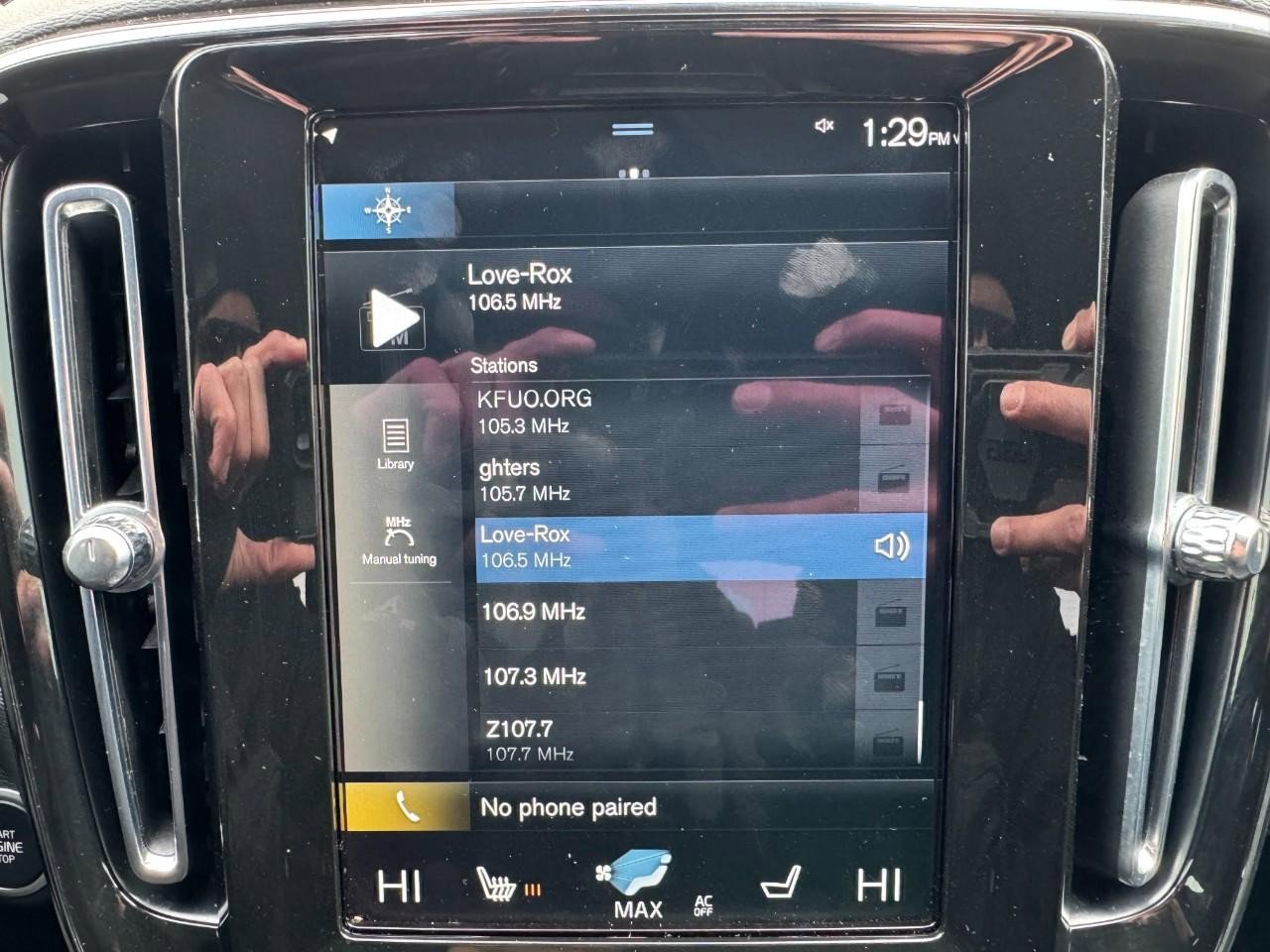 Used 2022 Volvo XC40 T4 Momentum image 24