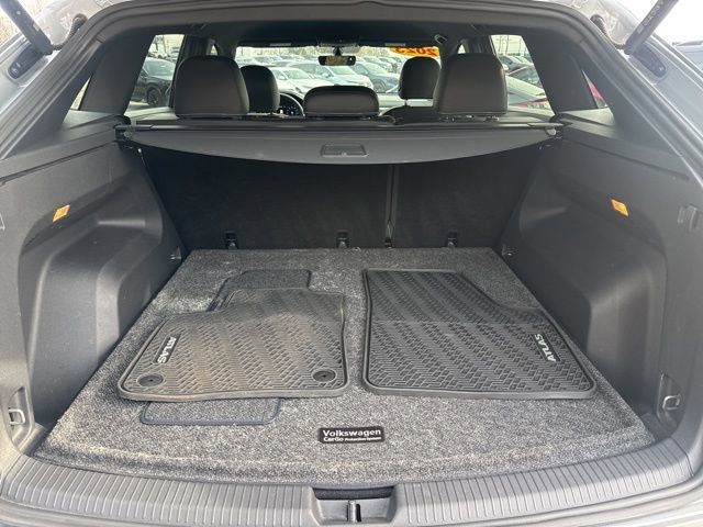 Used 2023 Volkswagen Atlas Cross Sport SE w/ Black Wheel Package image 23