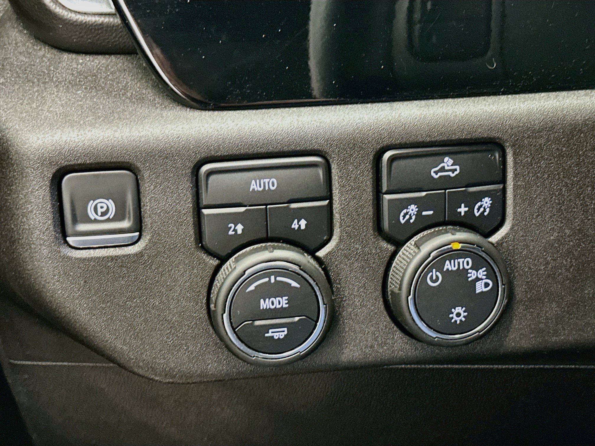 Used 2024 Chevrolet Silverado 1500 LT AWD/4WD image 17