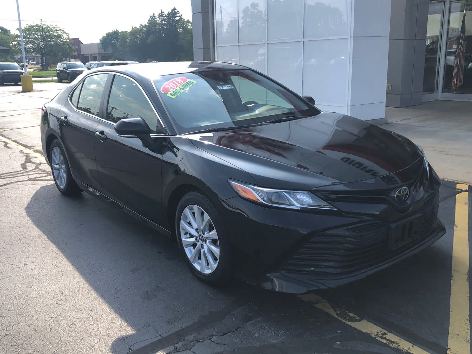 Used 2018 Toyota Camry LE w/ Convenience Package FWD image 3