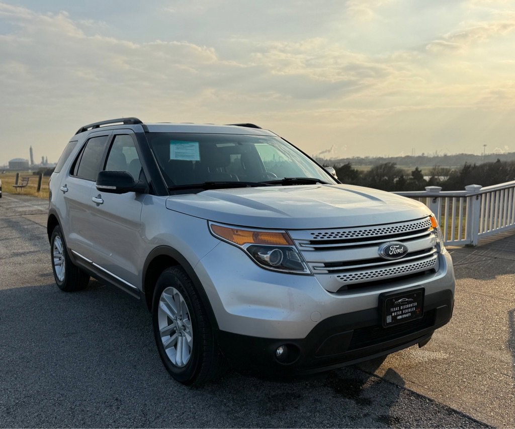 Used 2013 Ford Explorer XLT FWD image 3