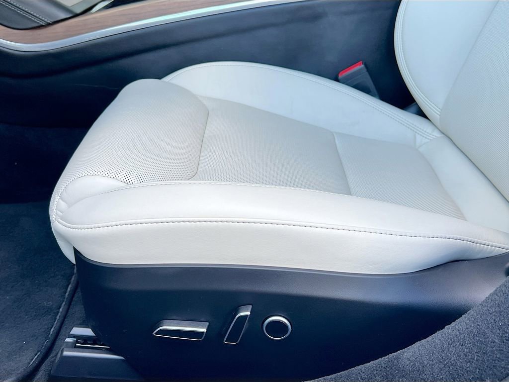 Used 2022 Tesla Model S image 18