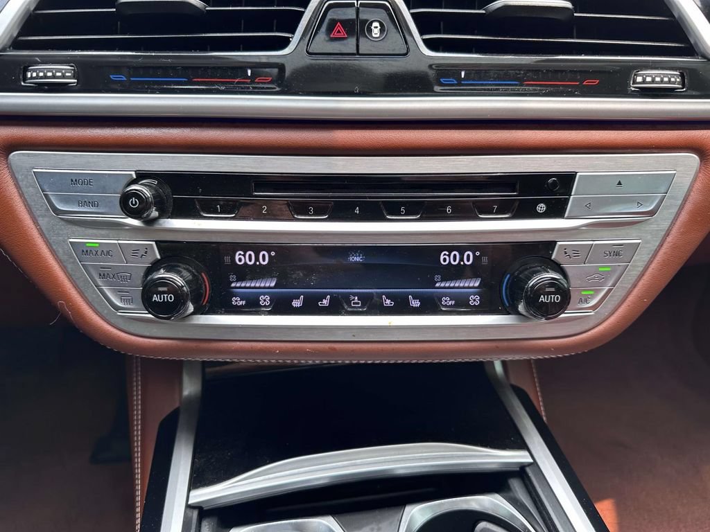Used 2018 BMW 750i xDrive AWD/4WD image 24