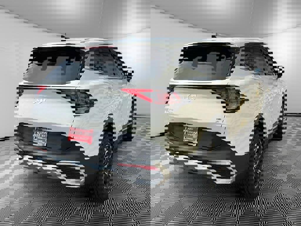 New 2025 Kia Sportage LX image 4