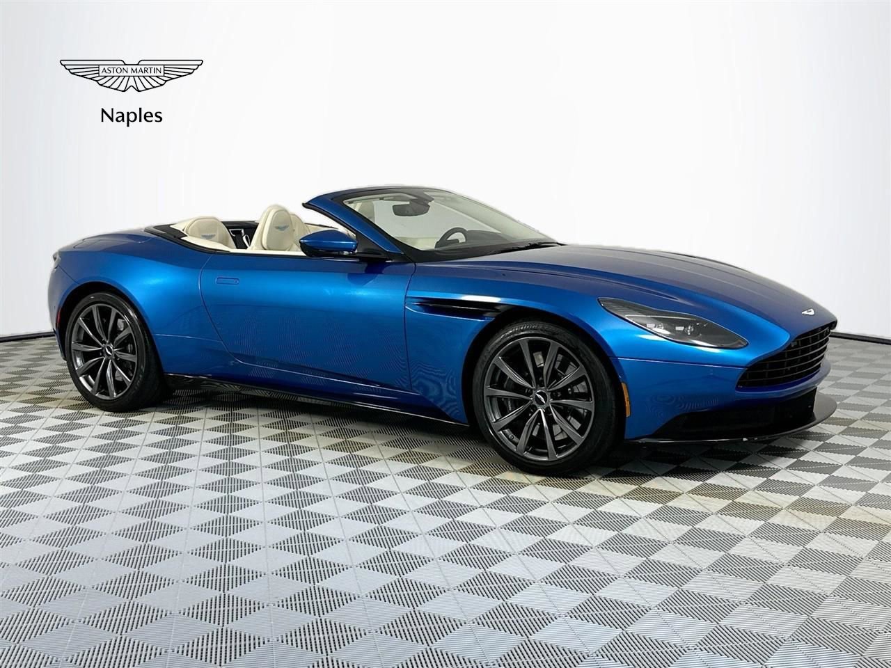 Used 2019 Aston Martin DB11 Volante RWD image 1