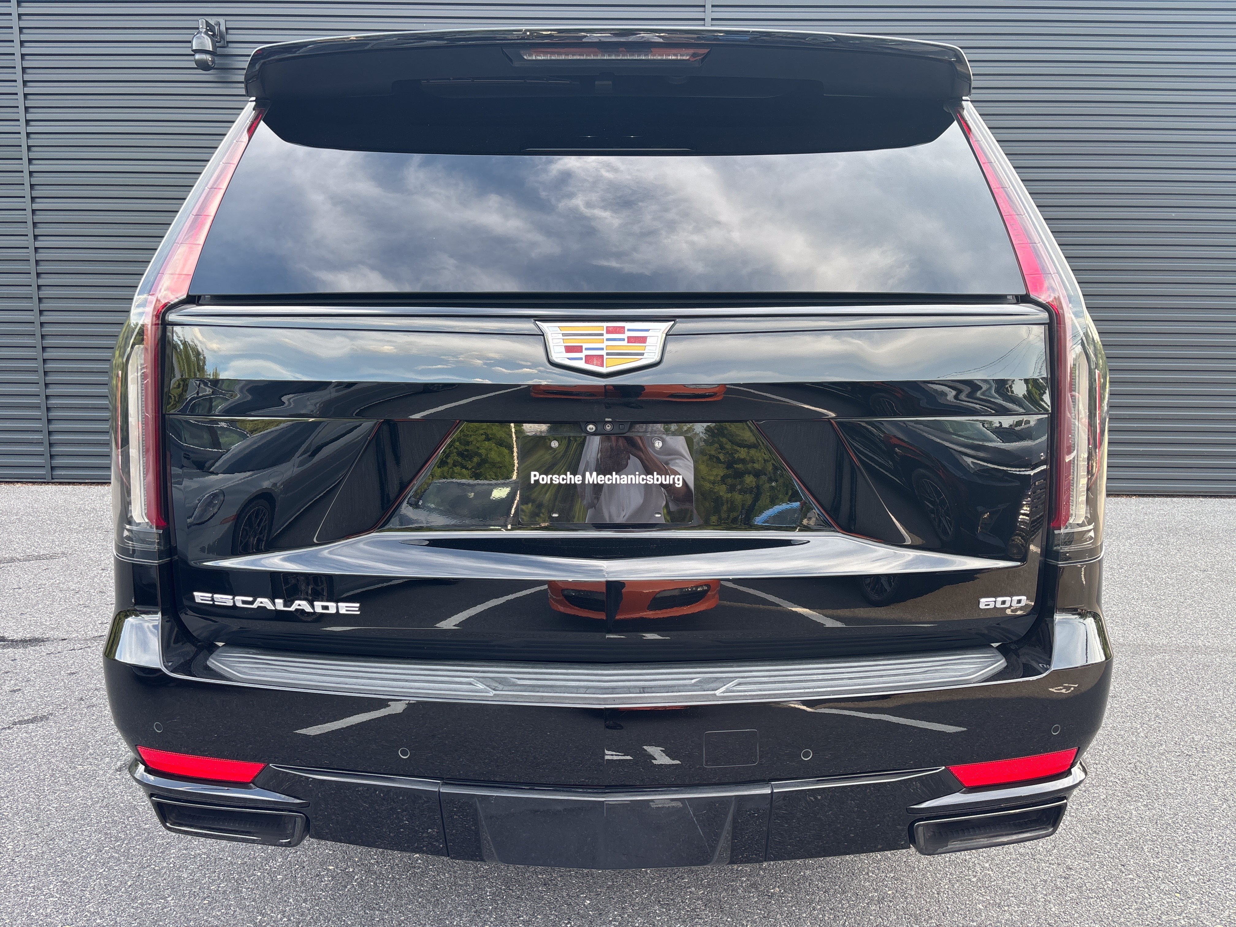 Used 2021 Cadillac Escalade ESV Sport w/ Driver Assist Tech Package AWD/4WD image 4