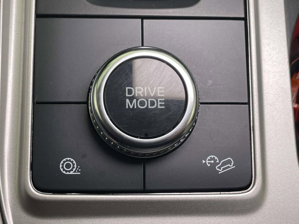 Used 2023 Ford Explorer XLT w/ Equipment Group 202A AWD/4WD image 28