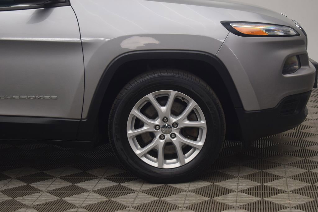 Used 2016 Jeep Cherokee Sport image 17