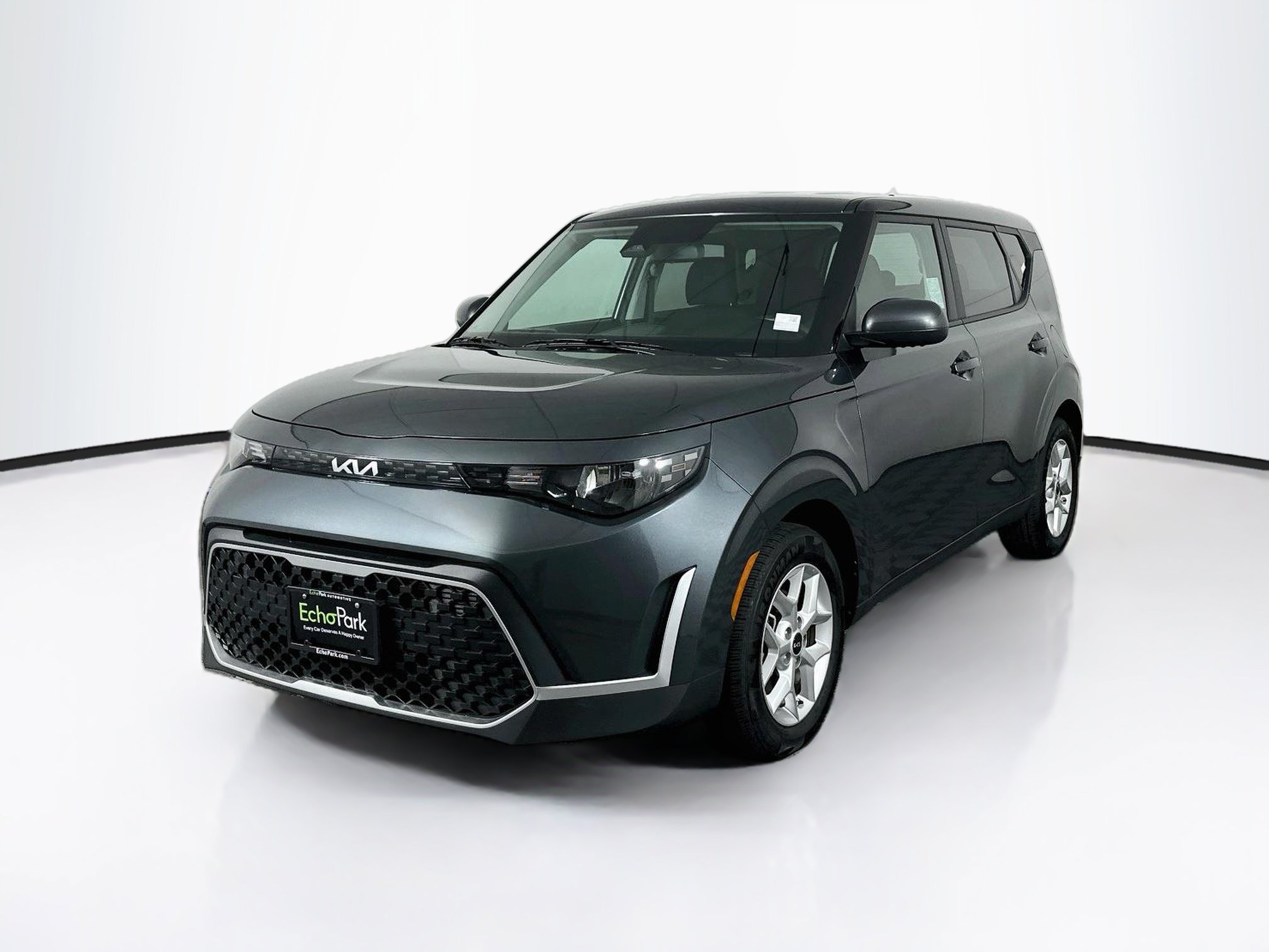 Used 2025 Kia Soul LX w/ LX Technology Package FWD image 3