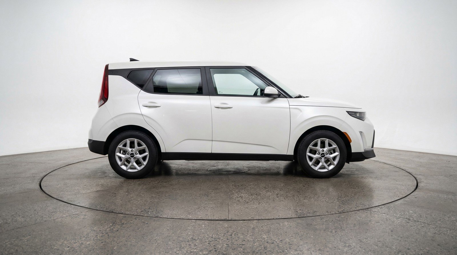 Used 2025 Kia Soul LX w/ LX Technology Package FWD image 11