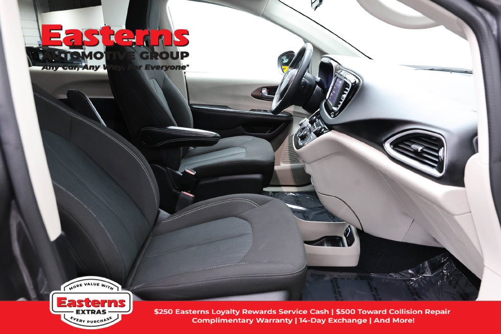 Used 2022 Chrysler Voyager LX FWD image 23