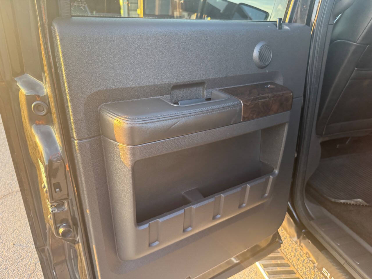 Used 2015 Ford F250 Platinum w/ FX4 Off-Road Package AWD/4WD image 32