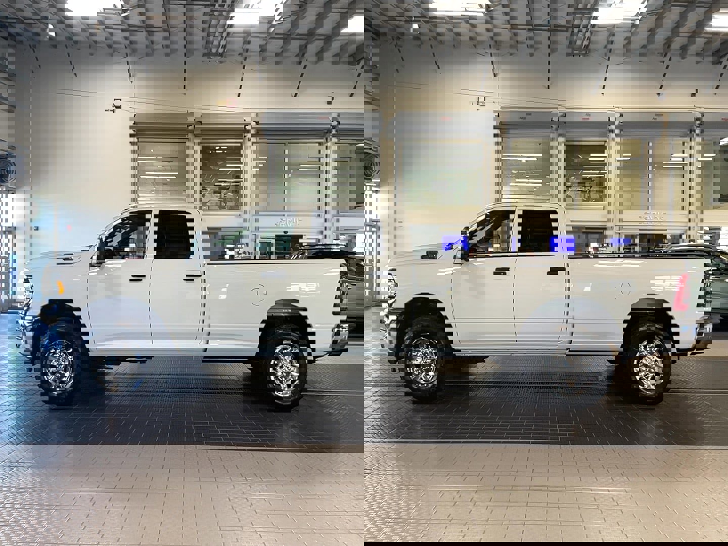 Used 2024 RAM 3500 Tradesman w/ Towing Technology Group image 3