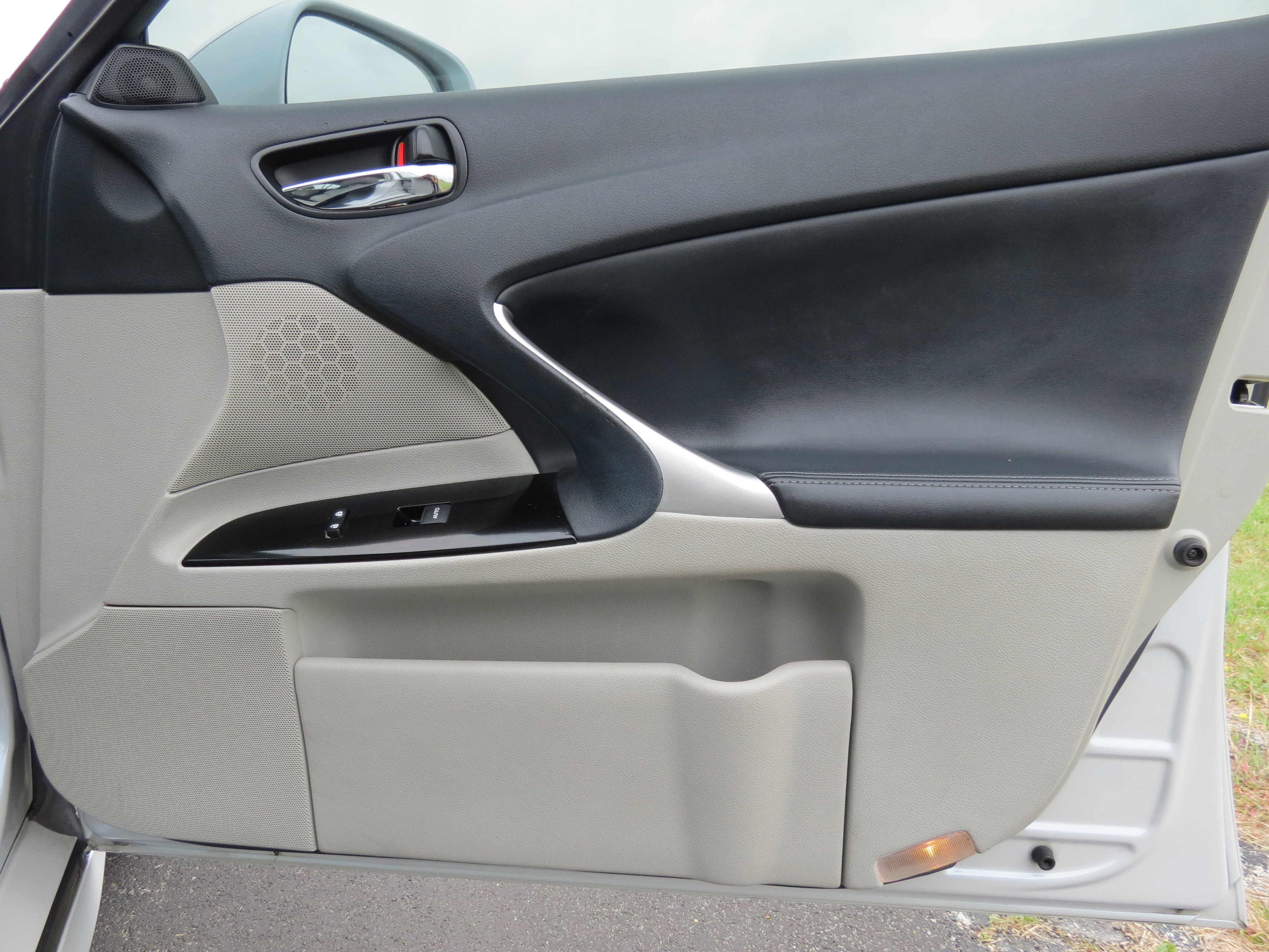 Used 2011 Lexus IS 250 RWD image 33