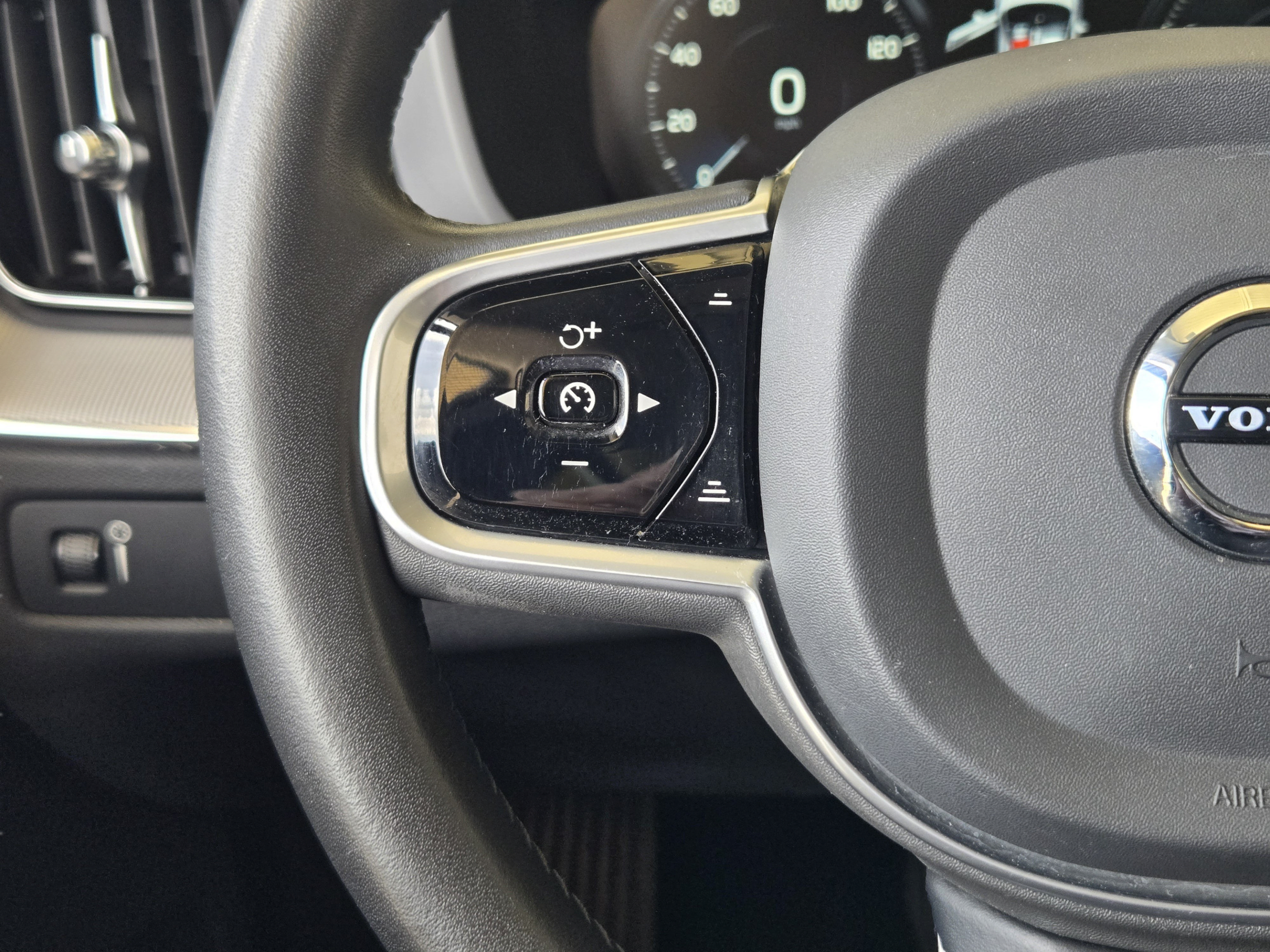 Used 2019 Volvo XC60 T6 Inscription w/ Protection Package Premier AWD/4WD image 27