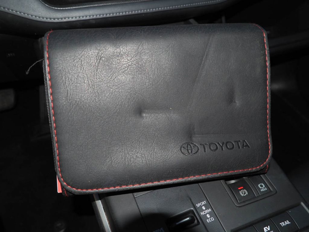 Used 2022 Toyota Highlander XLE image 39