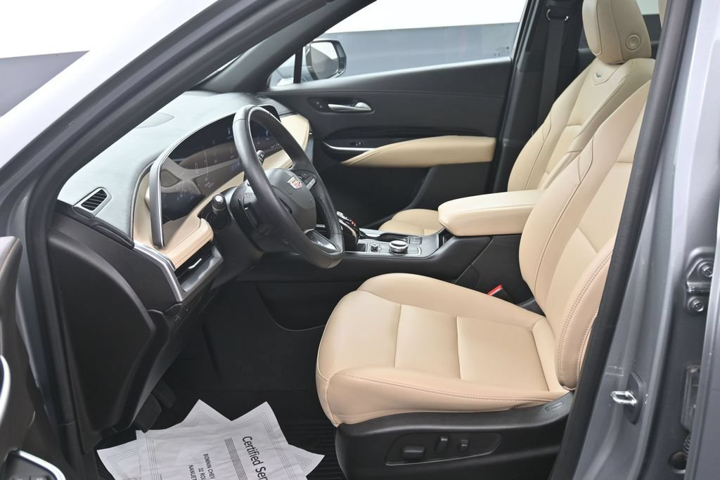 Used 2024 Cadillac XT4 Luxury w/ Cold Weather Package AWD/4WD image 10