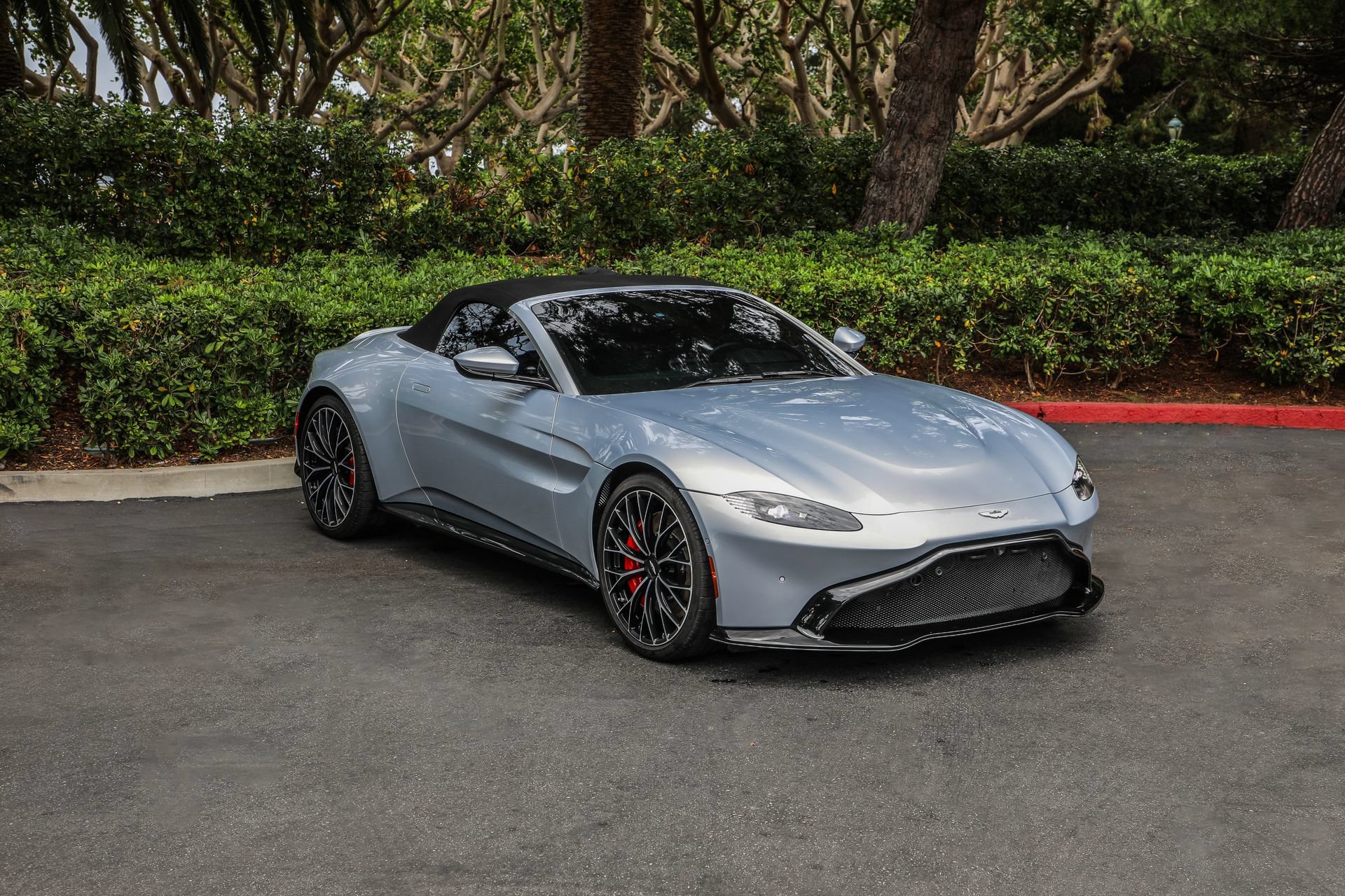 Used 2023 Aston Martin V8 Vantage Roadster RWD video 1