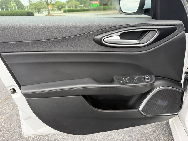Used 2018 Alfa Romeo Giulia RWD image 9