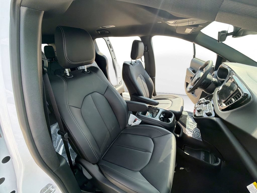 New 2026 Chrysler Voyager LX FWD image 28