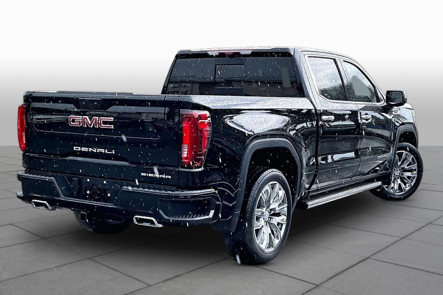 Used 2025 GMC Sierra 1500 Denali w/ Denali Reserve Package AWD/4WD image 13