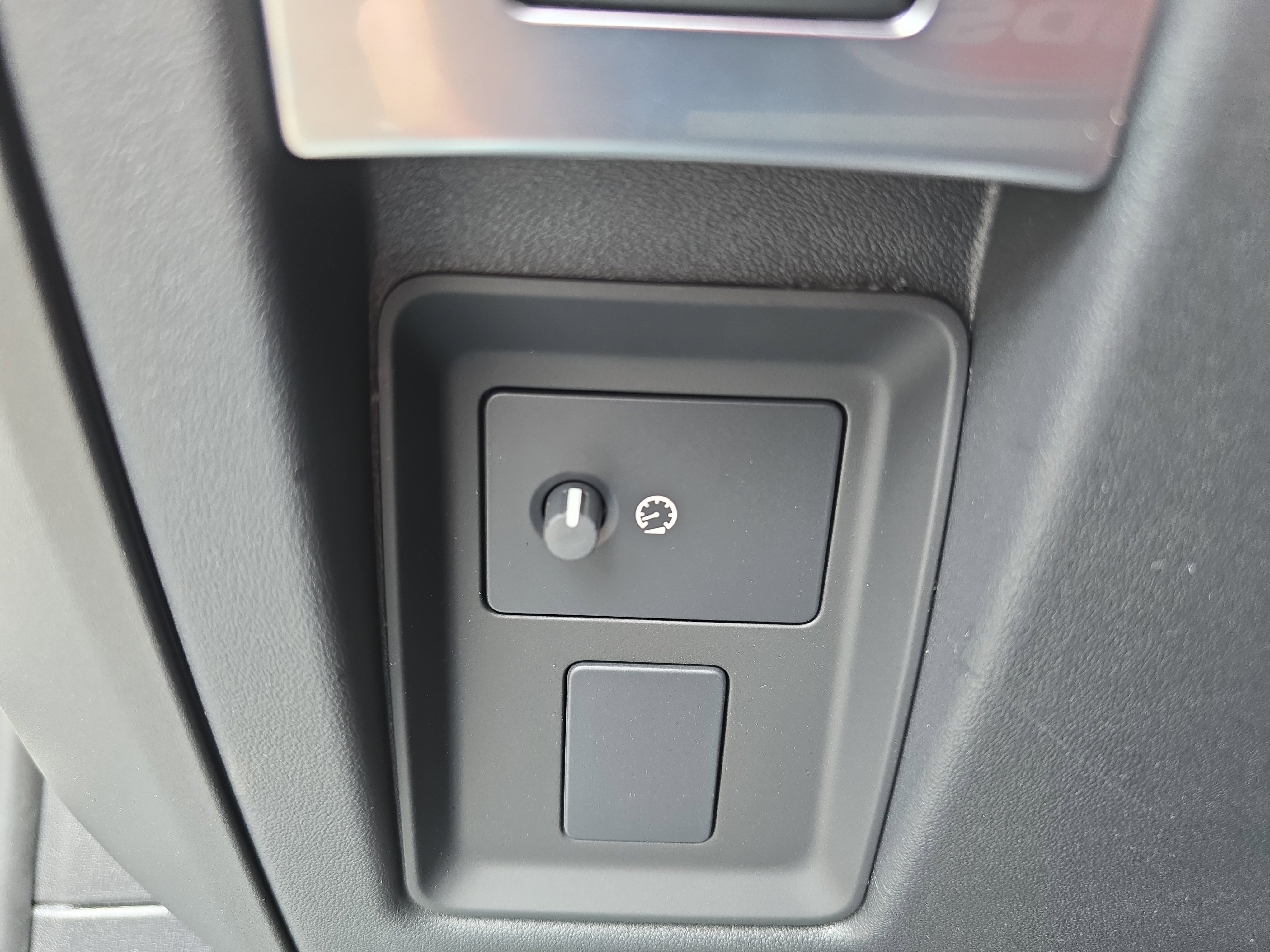 New 2026 Land Rover Defender 110 V8 image 25