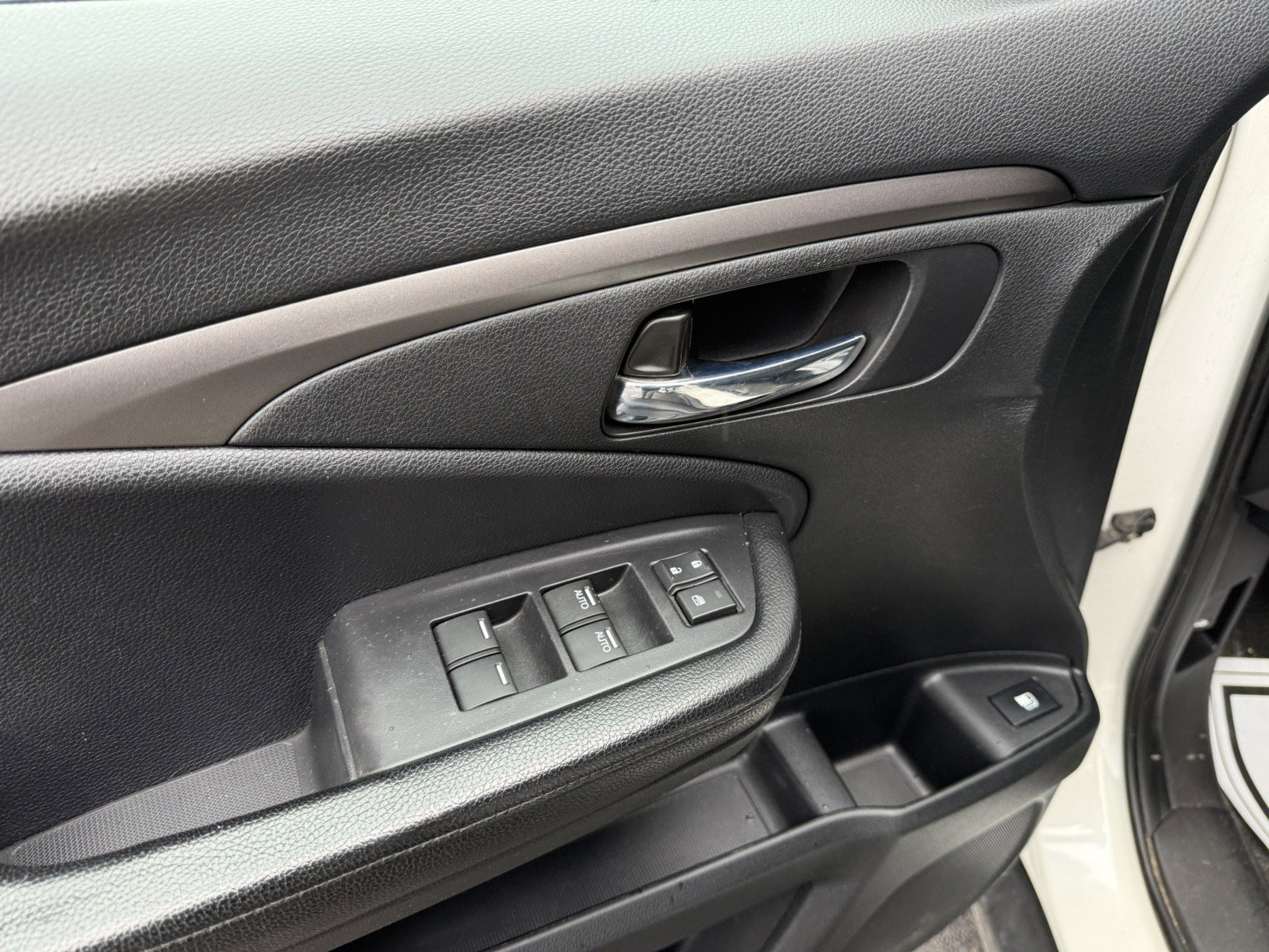 Used 2018 Honda Pilot EX image 11