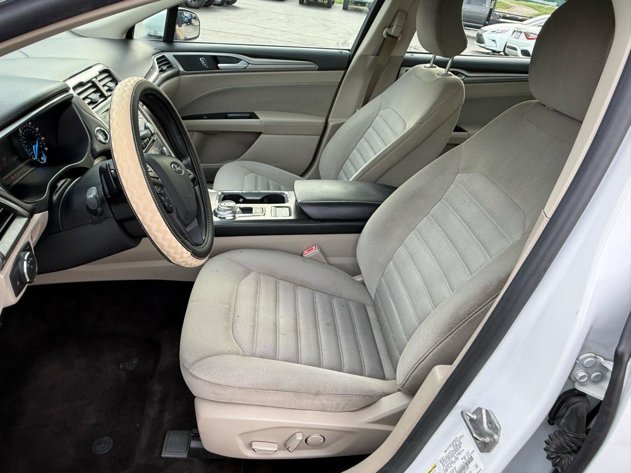 Used 2017 Ford Fusion SE image 14