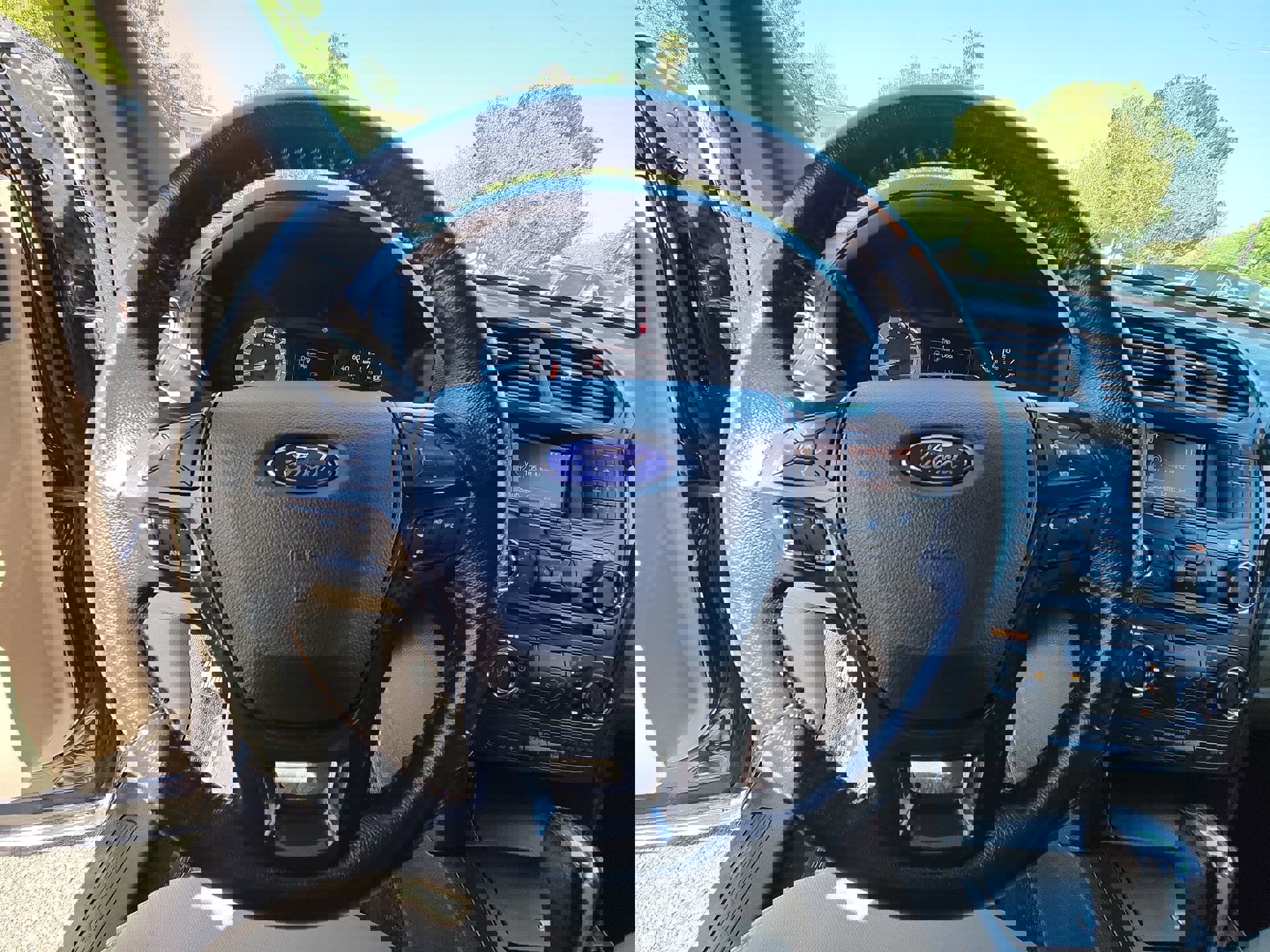 Used 2017 Ford Explorer XLT image 11