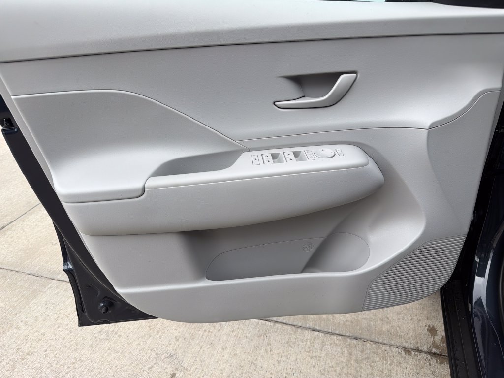 New 2027 Hyundai Kona SE FWD image 17
