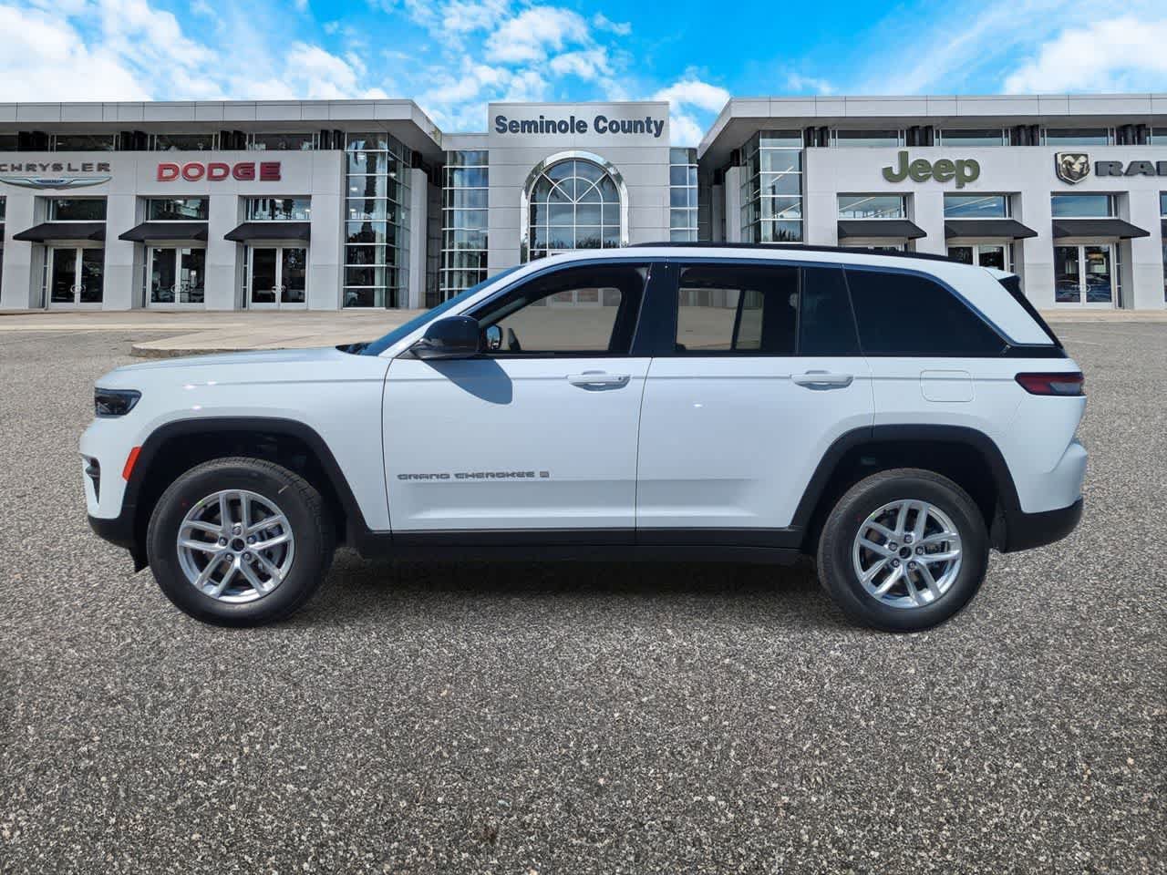 New 2026 Jeep Grand Cherokee Laredo X AWD/4WD image 5