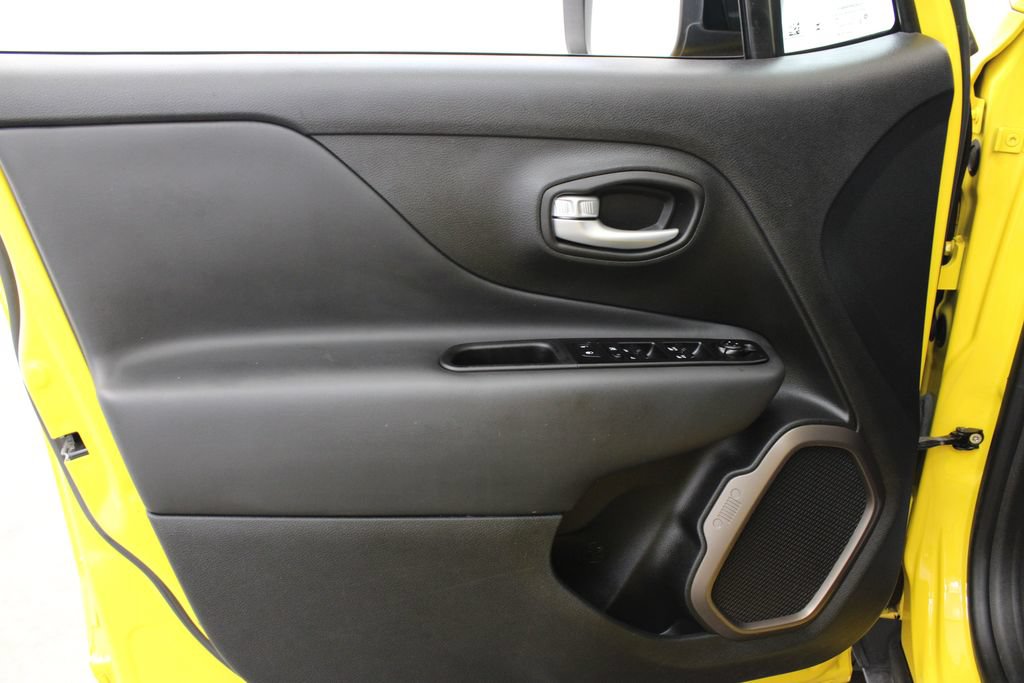 Used 2023 Jeep Renegade Latitude AWD/4WD image 17