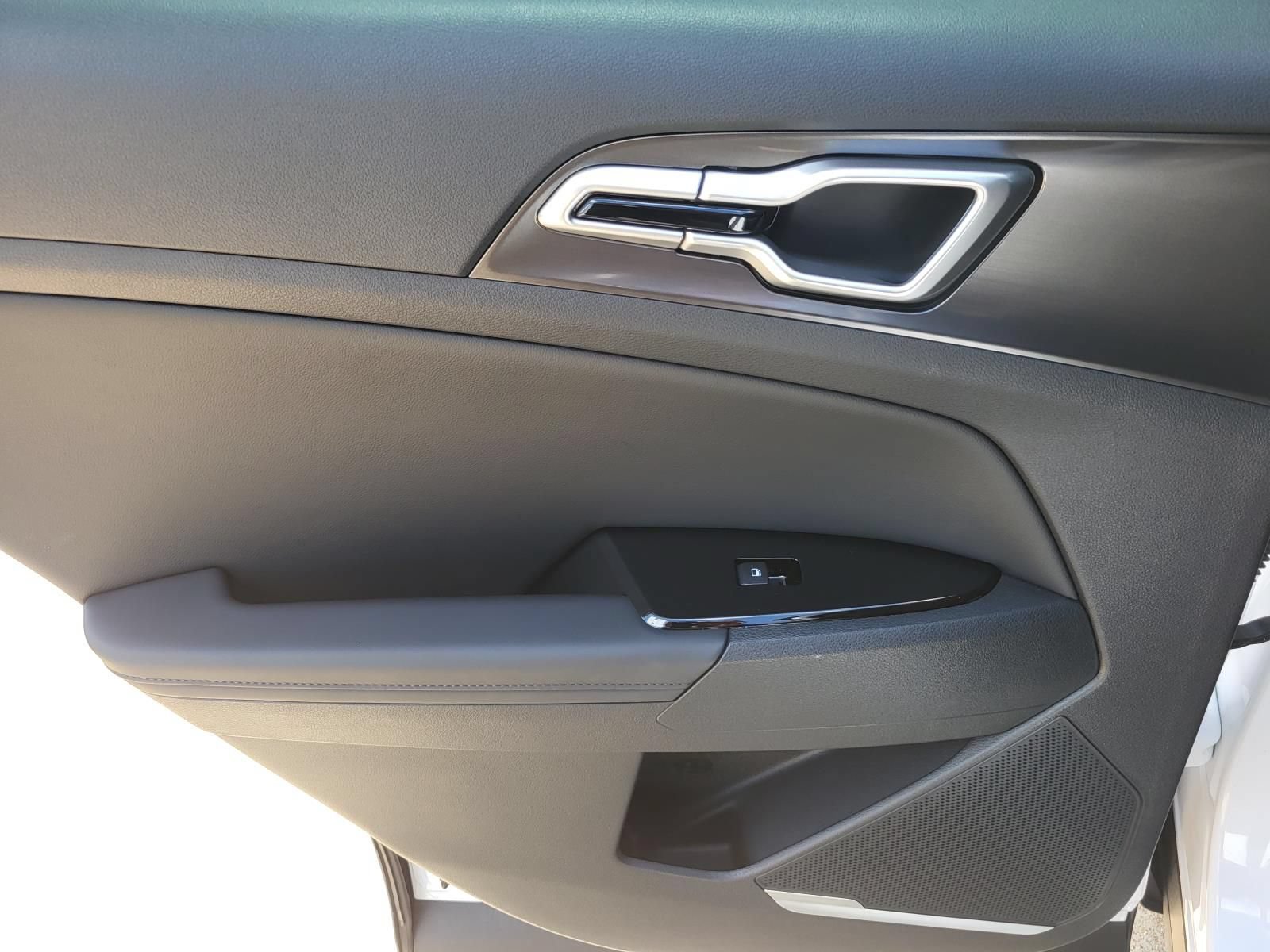 Used 2025 Kia Sportage EX FWD image 10