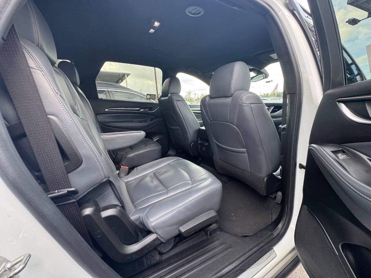 Used 2022 Buick Enclave Essence FWD image 20