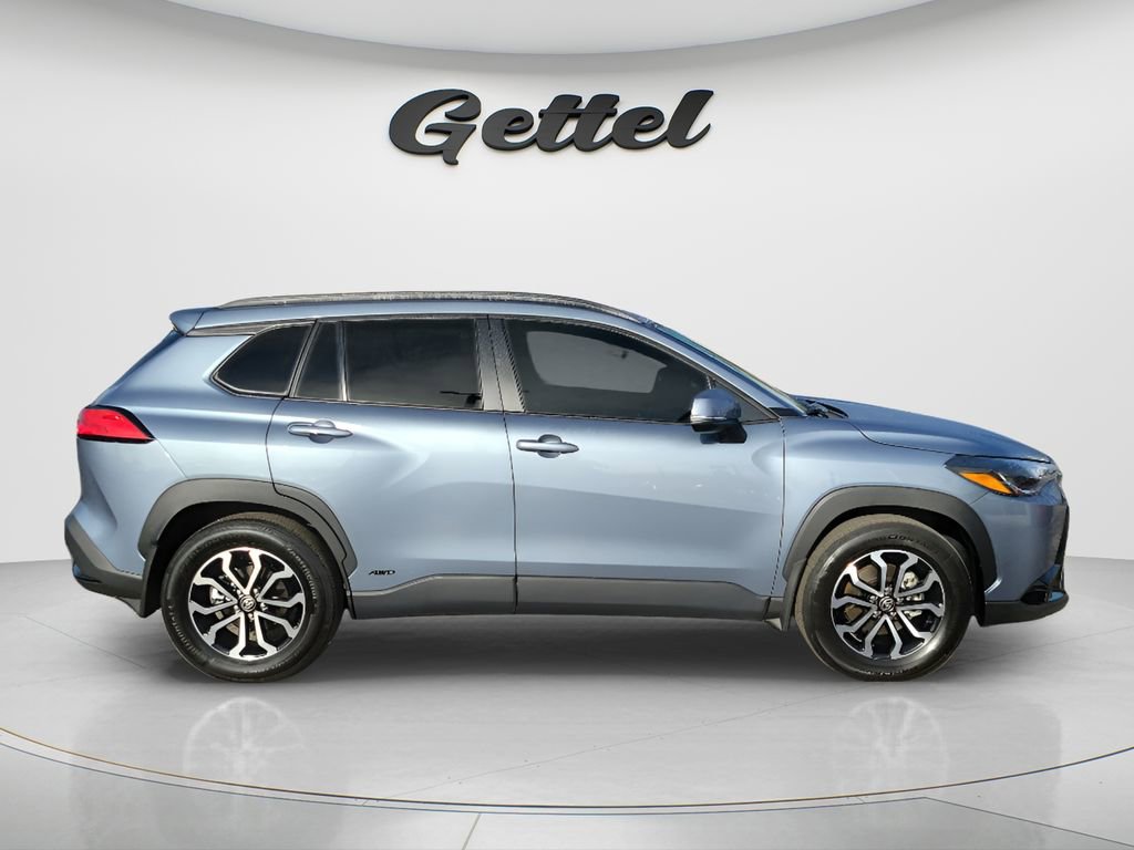 Used 2024 Toyota Corolla Cross SE image 3