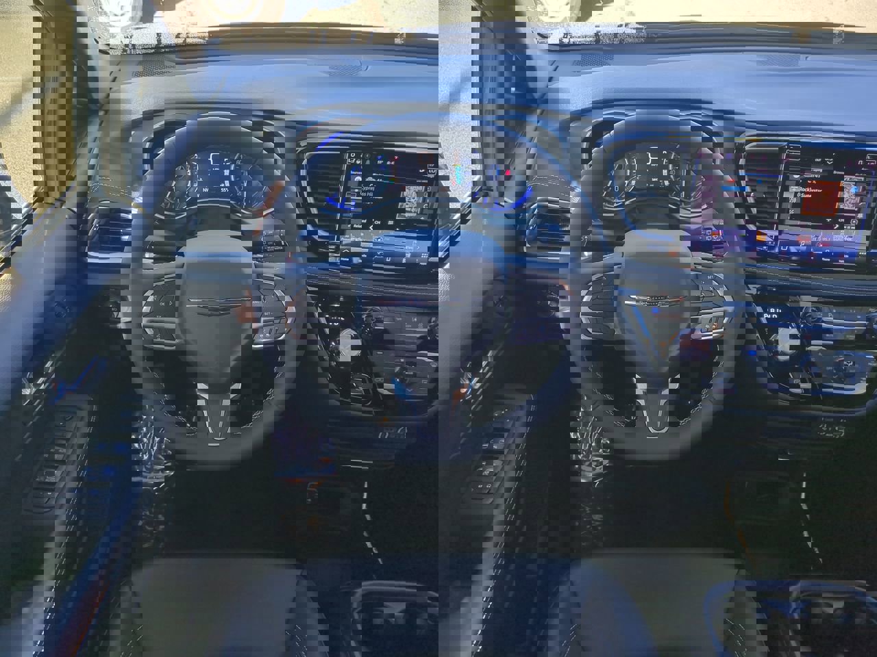 Certified 2025 Chrysler Pacifica Select image 15