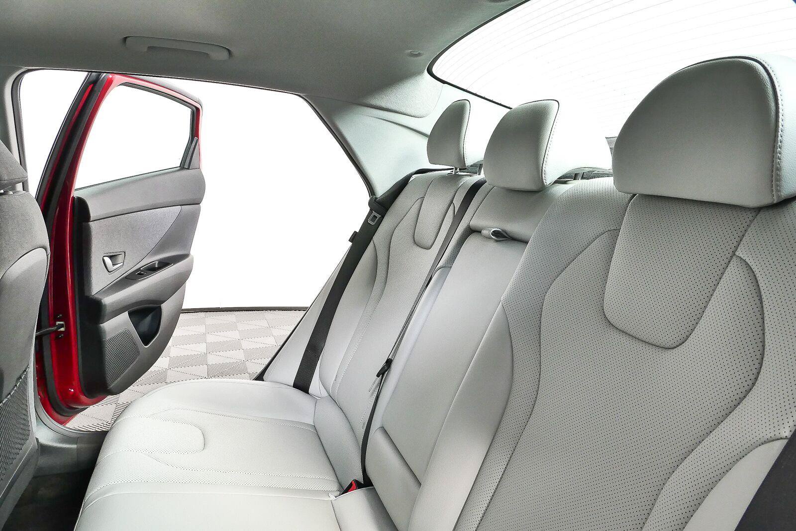 Used 2024 Hyundai Elantra Limited FWD image 22