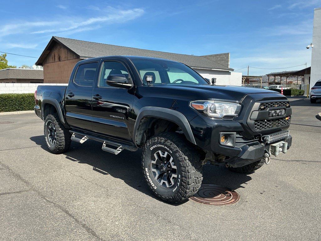 Used 2019 Toyota Tacoma TRD Off-Road AWD/4WD image 3