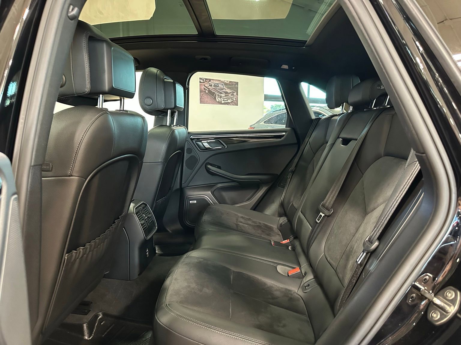 Used 2021 Porsche Macan S image 35