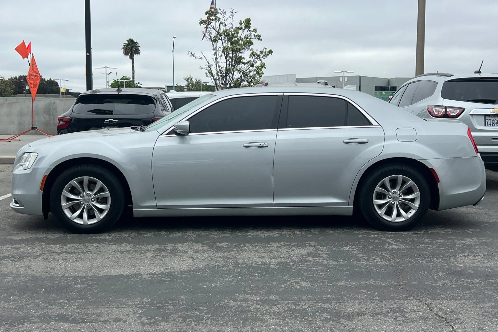 Used 2019 Chrysler 300 Touring RWD image 7