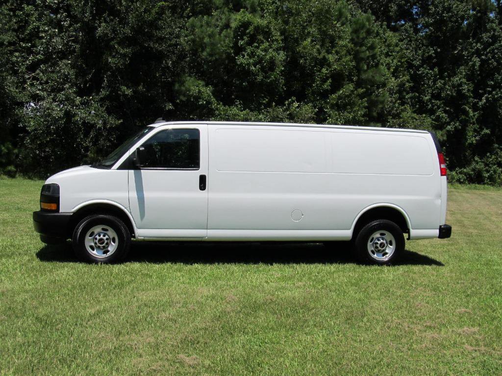Used 2022 GMC Savana 3500 Extended w/ Driver Convenience Package image 3
