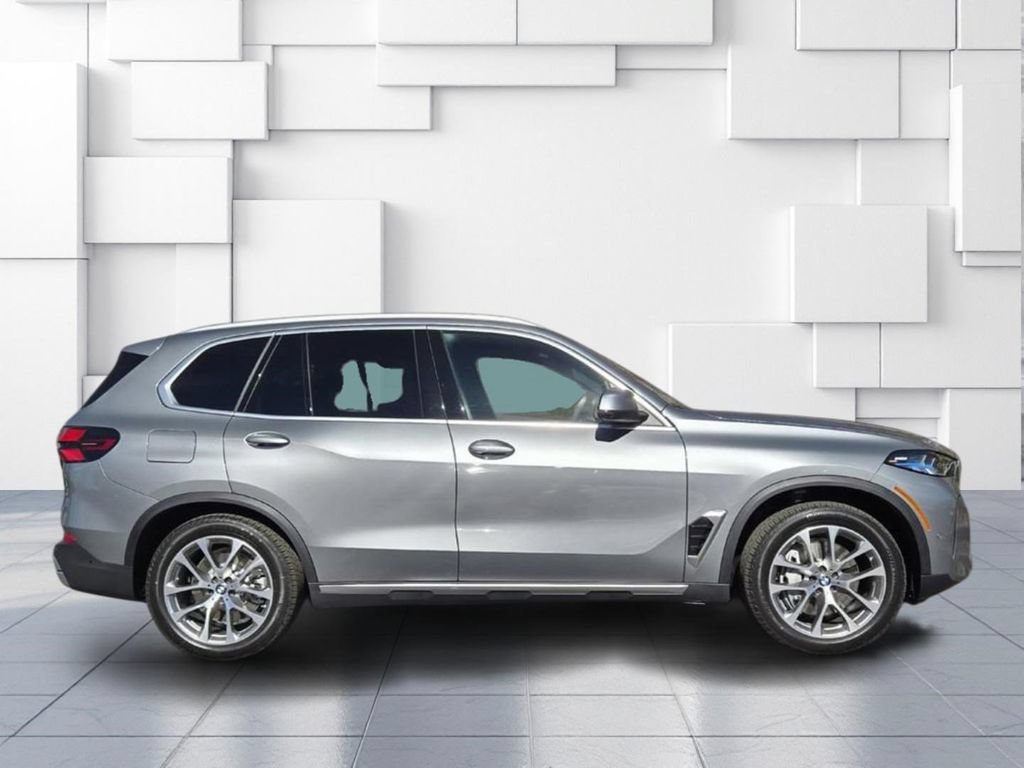 Used 2026 BMW X5 xDrive50e w/ Premium Package AWD/4WD image 4