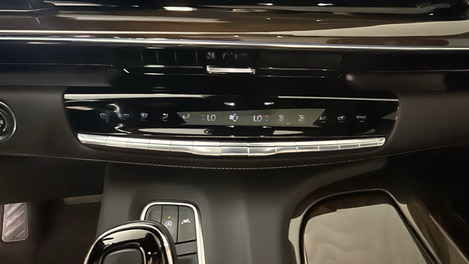 Used 2023 Cadillac Escalade Sport Platinum w/ LPO, ONYX Package AWD/4WD image 27