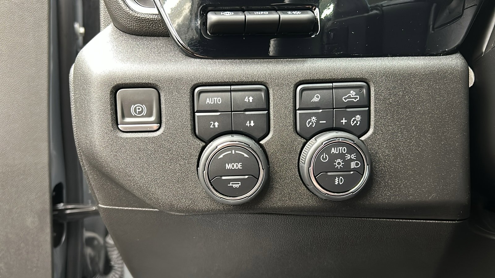 Used 2023 Chevrolet Silverado 1500 High Country w/ High Country Premium Package image 32