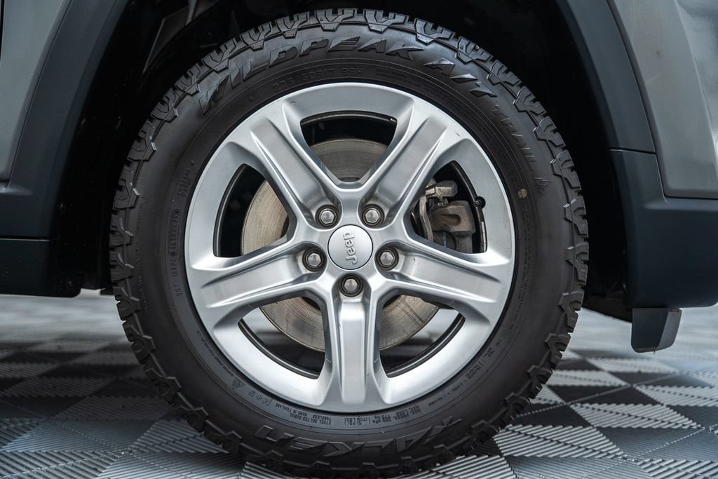 Used 2024 Jeep Compass Latitude AWD/4WD image 19
